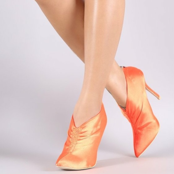 Mackin J Shoes - Satin Ruched Pointy Toe Stiletto Booties Size 11